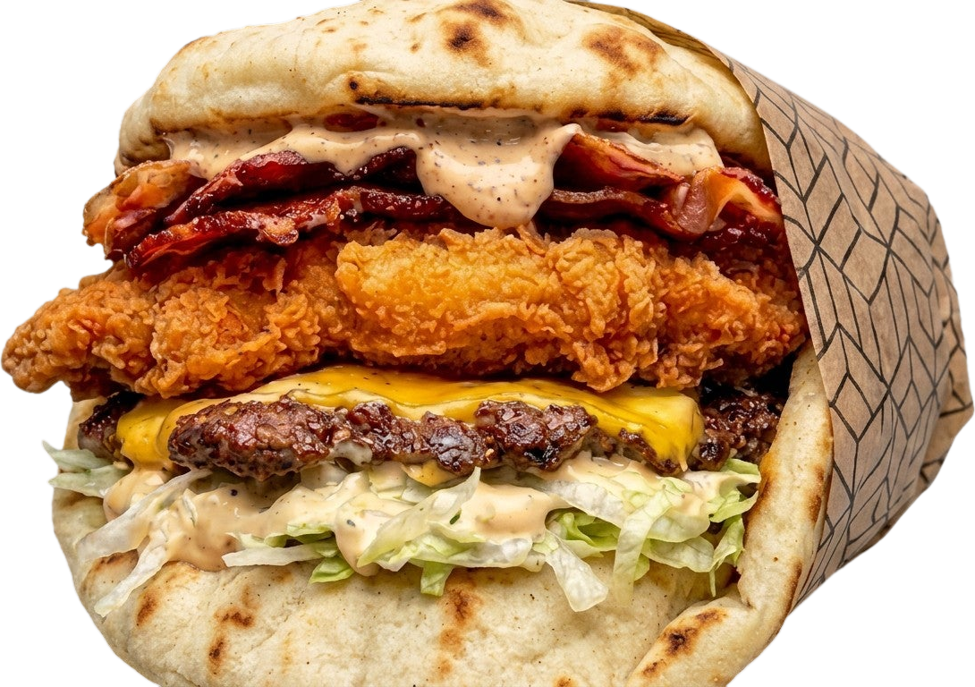 Naan Crunchy X garni de tenders croustillants, bacon, steak et cheddar fondu